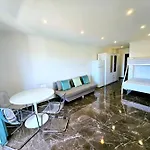 Vilanova, T0 - Modern Flat At Oura On The Strip With Balcony With View To The Pool, Pool Access, Lift And Air Conditioning 公寓 阿尔布费拉