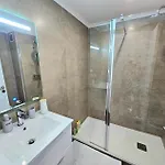 Vilanova, T0 - Modern Flat At Oura On The Strip With Balcony With View To The Pool, Pool Access, Lift And Air Conditioning Διαμέρισμα *