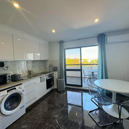 Vilanova, T0 - Modern Flat At Oura On The Strip With Balcony With View To The Pool, Pool Access, Lift And Air Conditioning Apartment