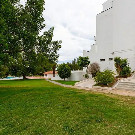 Vilanova, T0 - Modern Flat At Oura On The Strip With Balcony With View To The Pool, Pool Access, Lift And Air Conditioning Apartment