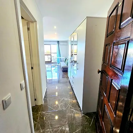 Vilanova, T0 - Modern Flat At Oura On The Strip With Balcony With View To The Pool, Pool Access, Lift And Air Conditioning Apartment