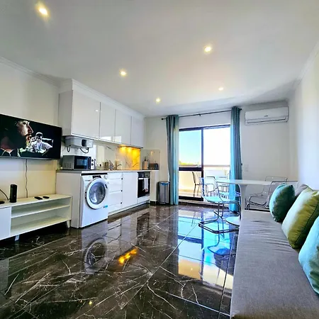 Vilanova, T0 - Modern Flat At Oura On The Strip With Balcony With View To The Pool, Pool Access, Lift And Air Conditioning Apartment