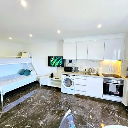 Vilanova, T0 - Modern Flat At Oura On The Strip With Balcony With View To The Pool, Pool Access, Lift And Air Conditioning Apartment