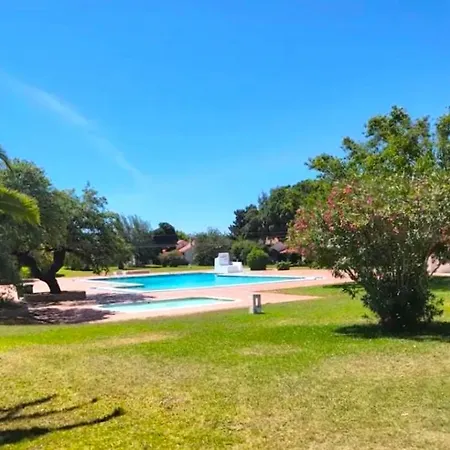 Vilanova, T0 - Modern Flat At Oura On The Strip With Balcony With View To The Pool, Pool Access, Lift And Air Conditioning אלבופיירה