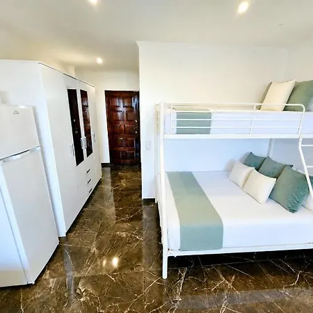 Vilanova, T0 - Modern Flat At Oura On The Strip With Balcony With View To The Pool, Pool Access, Lift And Air Conditioning * Αλμπουφέιρα