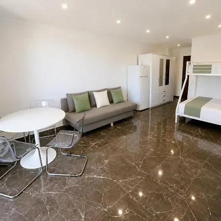Appartamento Vilanova, T0 - Modern Flat At Oura On The Strip With Balcony With View To The Pool, Pool Access, Lift And Air Conditioning *