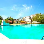 アパート Vilanova, T0 - Modern Flat At Oura On The Strip With Balcony With View To The Pool, Pool Access, Lift And Air Conditioning