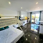 Vilanova, T0 - Modern Flat At Oura On The Strip With Balcony With View To The Pool, Pool Access, Lift And Air Conditioning * アルブフェイラ