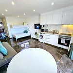 Vilanova, T0 - Modern Flat At Oura On The Strip With Balcony With View To The Pool, Pool Access, Lift And Air Conditioning