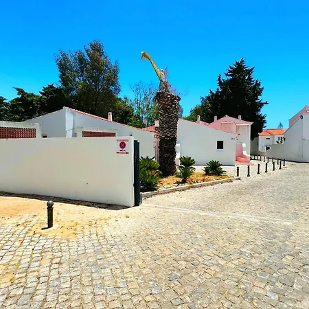 Vilanova, T0 - Modern Flat At Oura On The Strip With Balcony With View To The Pool, Pool Access, Lift And Air Conditioning Lejlighed Albufeira