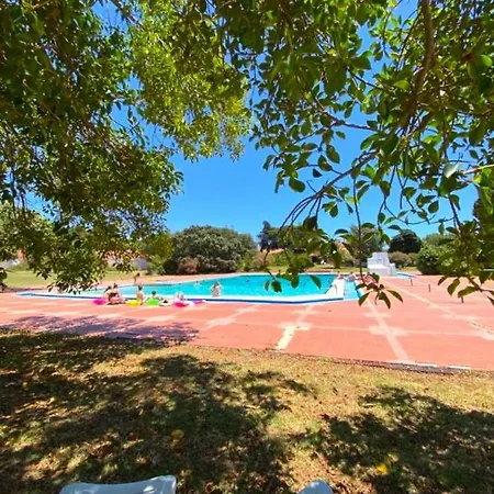 Vilanova, T0 - Modern Flat At Oura On The Strip With Balcony With View To The Pool, Pool Access, Lift And Air Conditioning Lejlighed