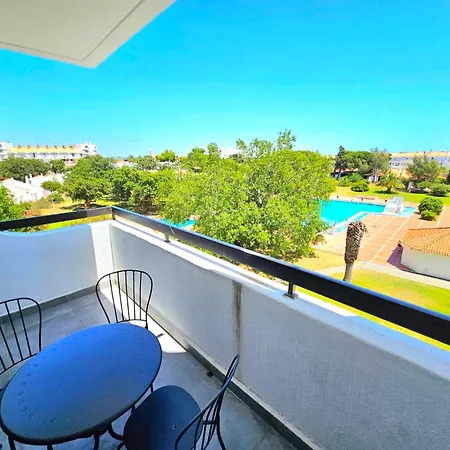 Vilanova, T0 - Modern Flat At Oura On The Strip With Balcony With View To The Pool, Pool Access, Lift And Air Conditioning Appartement