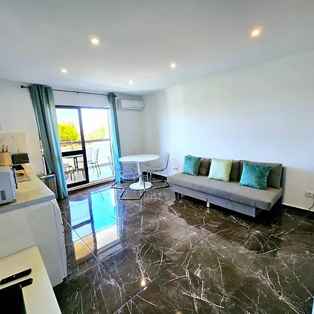 Vilanova, T0 - Modern Flat At Oura On The Strip With Balcony With View To The Pool, Pool Access, Lift And Air Conditioning Appartement Albufeira