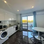 Vilanova, T0 - Modern Flat At Oura On The Strip With Balcony With View To The Pool, Pool Access, Lift And Air Conditioning Appartement