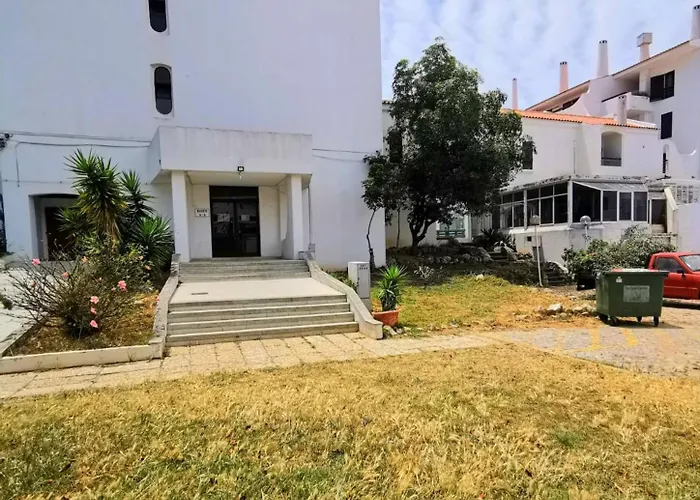 Apartman Vilanova, T0 - Modern Flat At Oura On The Strip With Balcony With View To The Pool, Pool Access, Lift And Air Conditioning Albufeira