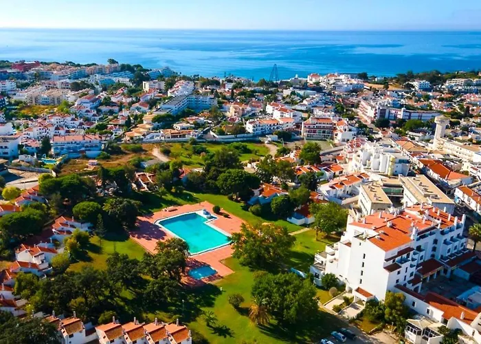 Apartman Vilanova, T0 - Modern Flat At Oura On The Strip With Balcony With View To The Pool, Pool Access, Lift And Air Conditioning Albufeira
