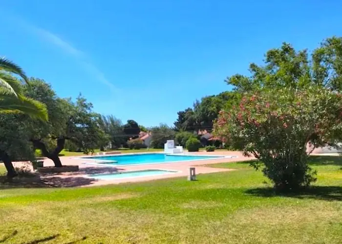 Vilanova, T0 - Modern Flat At Oura On The Strip With Balcony With View To The Pool, Pool Access, Lift And Air Conditioning Albufeira