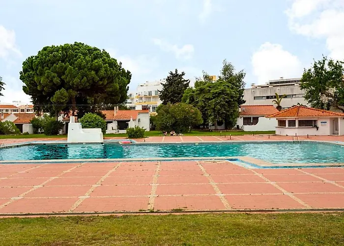 Vilanova, T0 - Modern Flat At Oura On The Strip With Balcony With View To The Pool, Pool Access, Lift And Air Conditioning Apartman *
