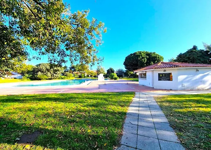 Apartman Vilanova, T0 - Modern Flat At Oura On The Strip With Balcony With View To The Pool, Pool Access, Lift And Air Conditioning *