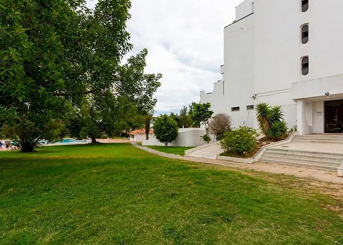 Vilanova, T0 - Modern Flat At Oura On The Strip With Balcony With View To The Pool, Pool Access, Lift And Air Conditioning Apartman