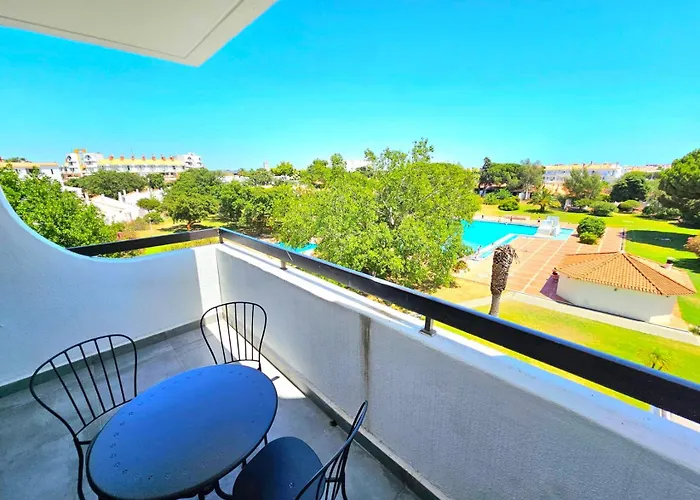 Vilanova, T0 - Modern Flat At Oura On The Strip With Balcony With View To The Pool, Pool Access, Lift And Air Conditioning Apartman