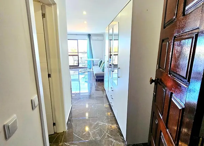 Vilanova, T0 - Modern Flat At Oura On The Strip With Balcony With View To The Pool, Pool Access, Lift And Air Conditioning Apartman