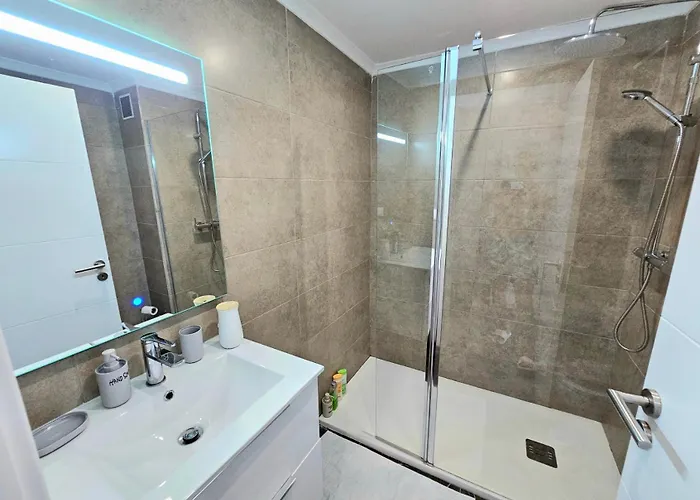 Vilanova, T0 - Modern Flat At Oura On The Strip With Balcony With View To The Pool, Pool Access, Lift And Air Conditioning Apartman *