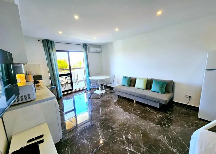 Vilanova, T0 - Modern Flat At Oura On The Strip With Balcony With View To The Pool, Pool Access, Lift And Air Conditioning Apartman Albufeira