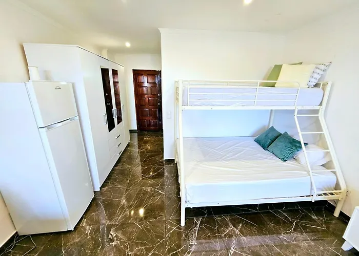 Apartman Vilanova, T0 - Modern Flat At Oura On The Strip With Balcony With View To The Pool, Pool Access, Lift And Air Conditioning Albufeira